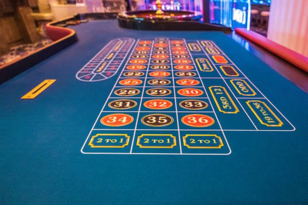 Live Texas Hold'em poker table on jam350 slot with multi-camera view